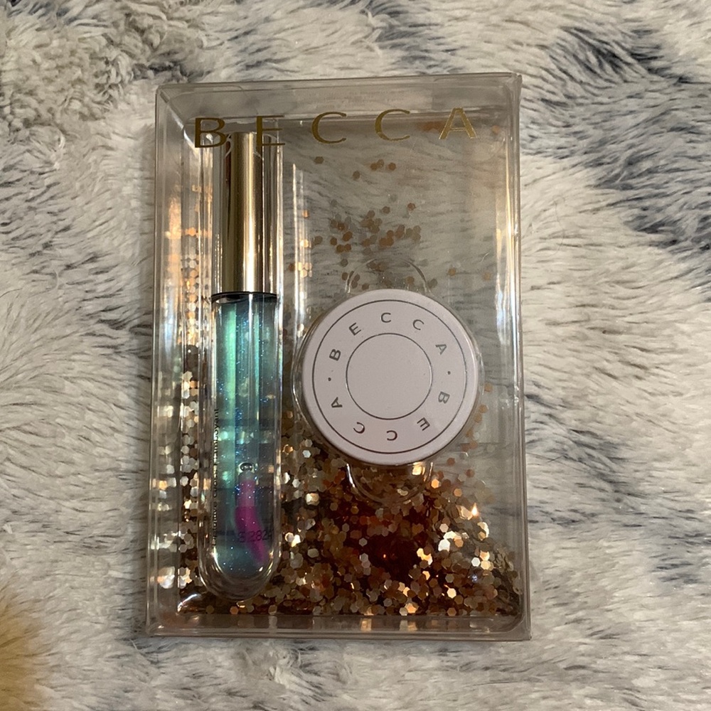 Becca nib limited edition hydration mist and refreshing powder.